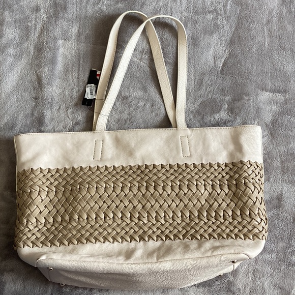 BNWT DKNY leather tote in ivory and beige with woven detail - Picture 5 of 11